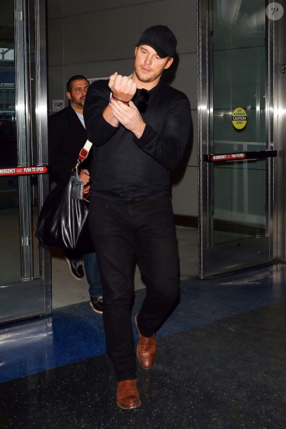 Chris Pratt arrive à l'aéroport JFK à New York, le 5 février 2019 après avoir fait la promotion de son nouveau film.