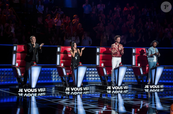 Jenifer, sublime en robe Paco Rabanne pour son retour dans "The Voice" saison 8 le 9 février 2019 sur TF1.