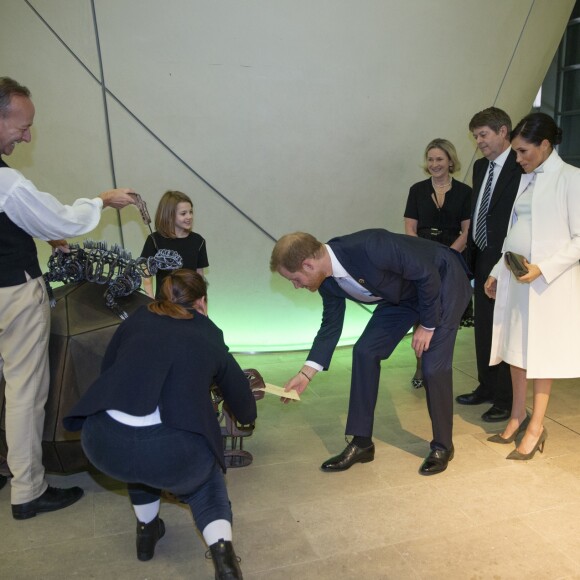 Le prince Harry et Meghan Markle, enceinte, arrivent au musée d'histoire naturelle pour assister à la soirée de gala The Wider Earth à Londres le 12 février 2019.