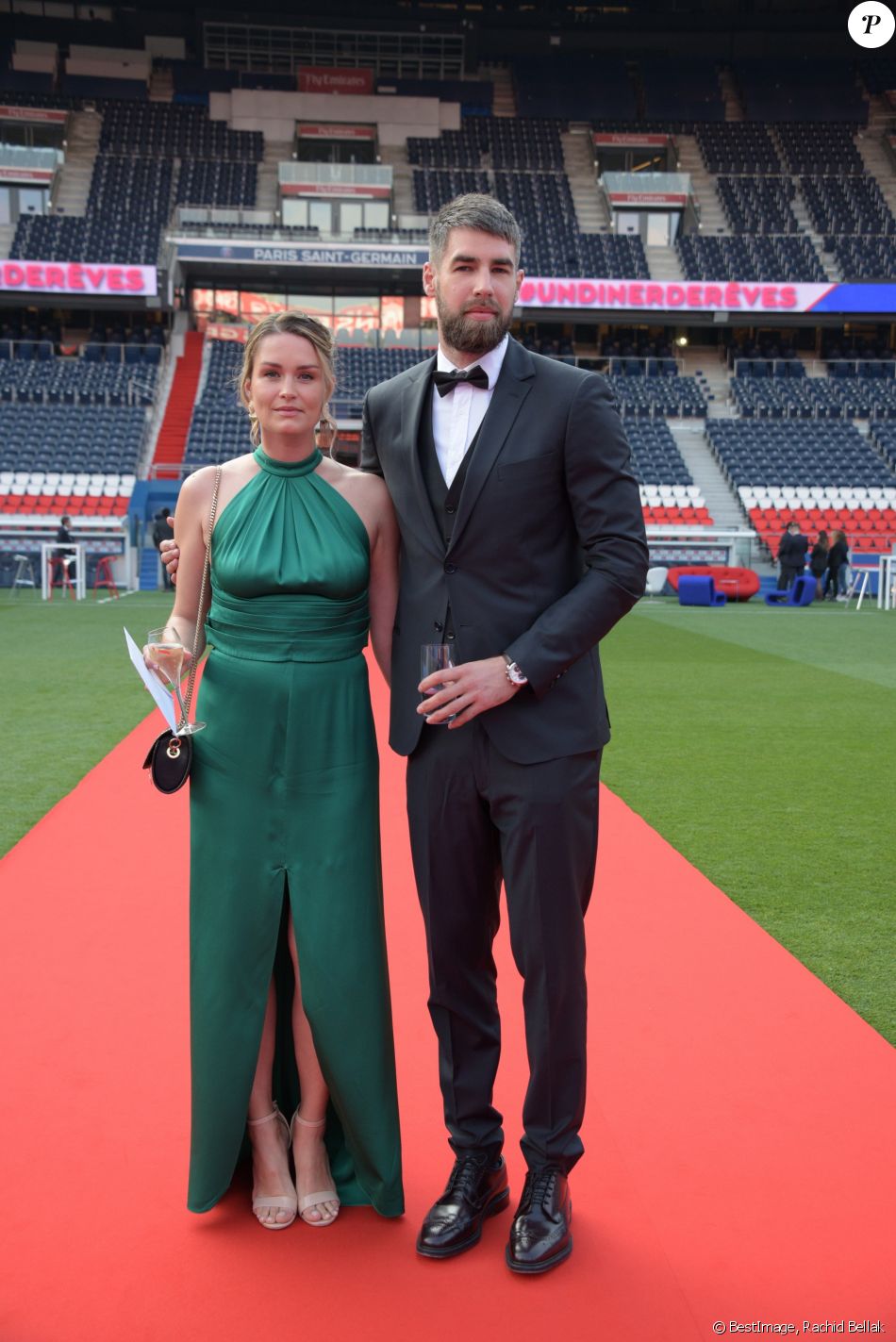 Exclusif Luka Karabatic et sa compagne Jeny Priez 5ème dîner de gala de la fondation Paris Exclusif Luka Karabatic et sa compagne Jeny Priez 5ème dîner de gala de la fondation Paris