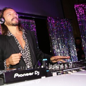 Le DJ Bob Sinclar lors du gala de charité le grand bal "ParAmour' à l'hôtel de ville de Paris, France, le 14 février 2019. L'ensemble des bénéfices récoltés lors de la soirée seront reversés à la lutte contre le sida. © Denis Guignebourg/Bestimage