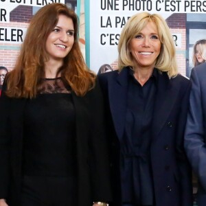 La première dame, Brigitte Macron, Jean-Michel Blanquer, ministre de l'éducation, Marlène Schiappa, secrétaire d'Etat, chargée de l'Egalité des femmes et des hommes se rendent au collège des petits ponts à Clamart, pour évoquer la lutte contre le harcèlement à l'école sous toutes ses formes à Clamart. Le 15 novembre 2018. © Stéphane Lemouton / Bestimage  First Lady Brigitte Macron, French Education Minister Jean-Michel Blanquer and French Junior Minister for Gender Equality Marlene Schiappa during a visit in a high school of Clamart "College les Petits Ponts" near Paris to raise awareness about bullying , France on November 15, 201815/11/2018 - Clamart