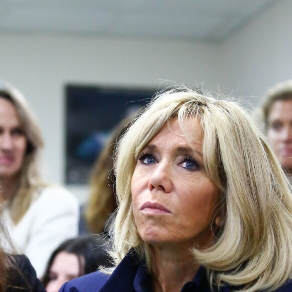 La première dame, Brigitte Macron, Jean-Michel Blanquer, ministre de l'éducation, Marlène Schiappa, secrétaire d'Etat, chargée de l'Egalité des femmes et des hommes se rendent au collège des petits ponts à Clamart, pour évoquer la lutte contre le harcèlement à l'école sous toutes ses formes à Clamart. Le 15 novembre 2018. © Stéphane Lemouton / Bestimage  First Lady Brigitte Macron, French Education Minister Jean-Michel Blanquer and French Junior Minister for Gender Equality Marlene Schiappa during a visit in a high school of Clamart "College les Petits Ponts" near Paris to raise awareness about bullying , France on November 15, 201815/11/2018 - Clamart