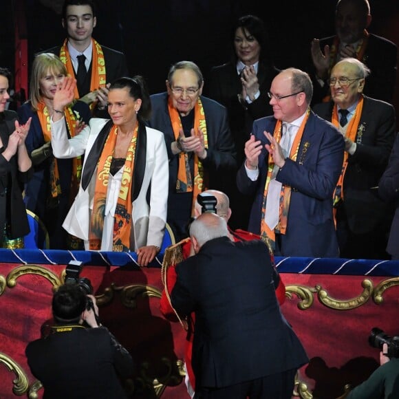 Pauline Ducruet, Robert Hossein, sa femme Candice Patou, la princesse Stéphanie de Monaco, le prince Albert II de Monaco, et Louis Ducruet avec sa fiancée Marie Chevalier - La famille princière de Monaco est venue assister à une représentation du 43ème festival international du cirque de Monte-Carlo sous le chapiteau de Fontvieille à Monaco, le 22 janvier 2019. © Bruno Bébert/Pool Monaco/Bestimage