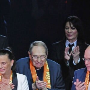 Pauline Ducruet, Robert Hossein, sa femme Candice Patou, la princesse Stéphanie de Monaco, le prince Albert II de Monaco, et Louis Ducruet avec sa fiancée Marie Chevalier - La famille princière de Monaco est venue assister à une représentation du 43ème festival international du cirque de Monte-Carlo sous le chapiteau de Fontvieille à Monaco, le 22 janvier 2019. © Bruno Bébert/Pool Monaco/Bestimage