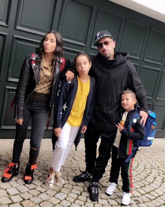 Franck Ribéry avec ses filles Hiziya, Shaninez et son fils Seïf el Islam lors de la rentrée des classes en septembre 2018, photo Instagram.