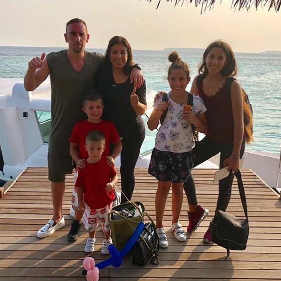 Franck Ribéry, sa femme Wahiba et leurs enfants Hiziya, Shaninez, Seïf el Islam et Mohammed aux Maldives en décembre 2017, photo Instagram.