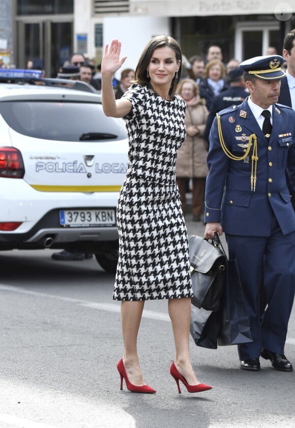 La reine Letizia d'Espagne (robe Hugo Boss) à Cordoue le 18 février 2019 pour la remise des médailles d'or du mérite des Beaux-Arts lors d'une cérémonie au Palais de la Merced.