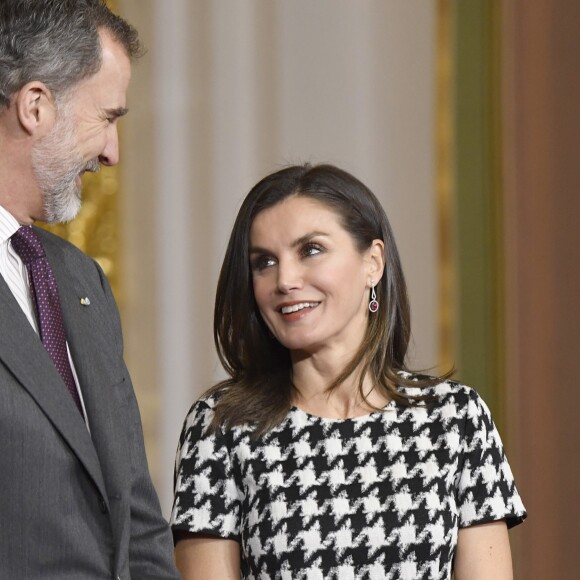 Le roi Felipe VI et la reine Letizia d'Espagne remettaient le 18 février 2019 les médailles d'or du mérite des Beaux-Arts lors d'une cérémonie au Palais de la Merced à Cordoue.