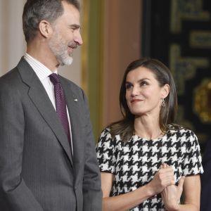 Le roi Felipe VI et la reine Letizia d'Espagne remettaient le 18 février 2019 les médailles d'or du mérite des Beaux-Arts lors d'une cérémonie au Palais de la Merced à Cordoue.