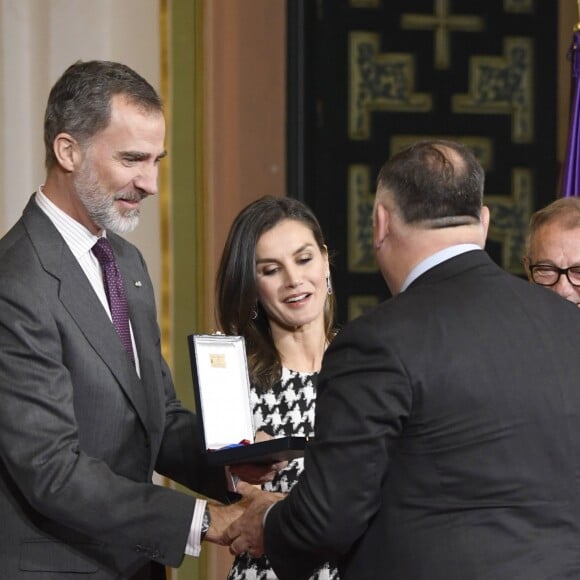 Le roi Felipe VI et la reine Letizia d'Espagne ont remis le 18 février 2019 les médailles d'or du mérite des Beaux-Arts lors d'une cérémonie au Palais de la Merced à Cordoue.