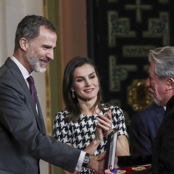 Le roi Felipe VI et la reine Letizia d'Espagne remettaient le 18 février 2019 les médailles d'or du mérite des Beaux-Arts lors d'une cérémonie au Palais de la Merced à Cordoue.