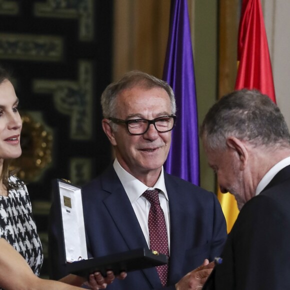 Le roi Felipe VI et la reine Letizia d'Espagne remettaient le 18 février 2019 les médailles d'or du mérite des Beaux-Arts lors d'une cérémonie au Palais de la Merced à Cordoue.