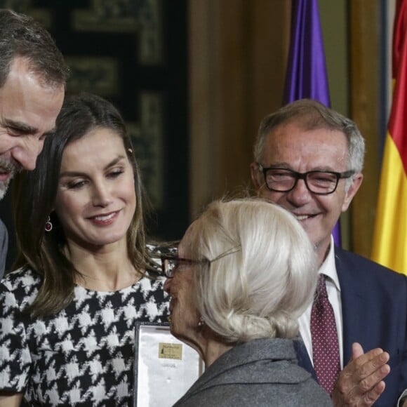 Le roi Felipe VI et la reine Letizia d'Espagne lors de la remise le 18 février 2019 des médailles d'or du mérite des Beaux-Arts lors d'une cérémonie au Palais de la Merced à Cordoue.