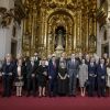 Le roi Felipe VI et la reine Letizia d'Espagne ont posé le 18 février 2019 avec tous les lauréats des médailles d'or du mérite des Beaux-Arts lors d'une cérémonie au Palais de la Merced à Cordoue.