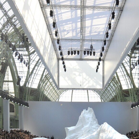 Défilé Chanel automne-hiver 2010-2011 au Grand Palais à Paris. 