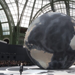 Défilé Chanel automne-hiver 2013-2014 au Grand Palais à Paris.