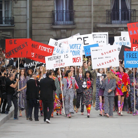 Défilé Chanel, la manifestation dans un Paris reconstitué, collection printemps-été 2015 au Grand Palais à Paris.