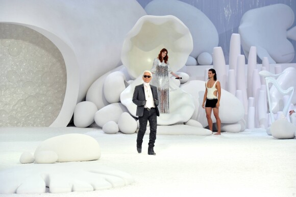 Karl Lagerfeld au défilé Chanel printemps-été 2012 au Grand Palais à Paris.
