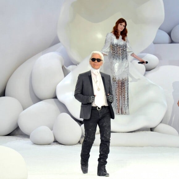 Karl Lagerfeld au défilé Chanel printemps-été 2012 au Grand Palais à Paris.