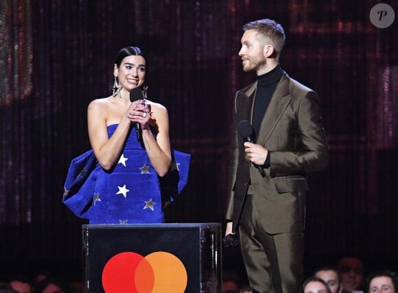 Dua Lipa, Calvin Harris lors de la cérémonie des "Brit Awards 2019" à l'O2 Arena à Londres, le 20 février 2019.