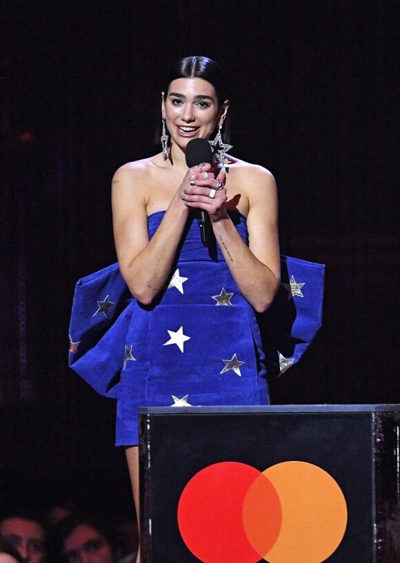Dua Lipa lors de la cérémonie des "Brit Awards 2019" à l'O2 Arena à Londres, le 20 février 2019.