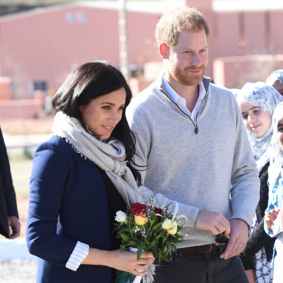 Le prince Harry, duc de Sussex et Meghan Markle (enceinte), duchesse de Sussex en visite dans un pensionnat à Asli lors de leur voyage officiel au Maroc. Le 24 février 2019