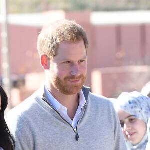 Le prince Harry, duc de Sussex et Meghan Markle (enceinte), duchesse de Sussex en visite dans un pensionnat à Asli lors de leur voyage officiel au Maroc. Le 24 février 2019