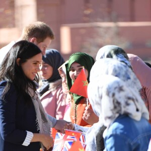 Le prince Harry, duc de Sussex et Meghan Markle (enceinte), duchesse de Sussex en visite dans un pensionnat à Asli lors de leur voyage officiel au Maroc. Le 24 février 2019