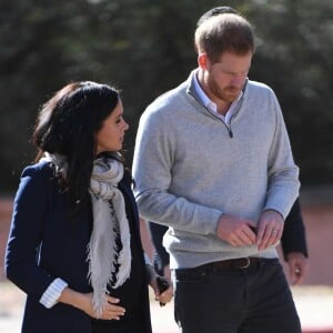 Le prince Harry, duc de Sussex et Meghan Markle (enceinte), duchesse de Sussex en visite dans un pensionnat à Asli lors de leur voyage officiel au Maroc. Le 24 février 2019