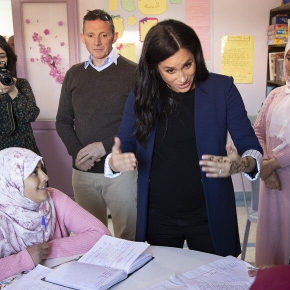 Le prince Harry, duc de Sussex, et Meghan Markle, duchesse de Sussex, enceinte, visitent un pensionnat de jeunes filles à Asni dans le cadre de leur voyage officiel au Maroc, le 24 février 2019.