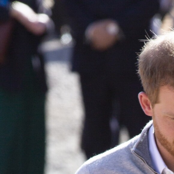 Le prince Harry, duc de Sussex, et Meghan Markle, duchesse de Sussex, enceinte, visitent un pensionnat de jeunes filles à Asni dans le cadre de leur voyage officiel au Maroc, le 24 février 2019.