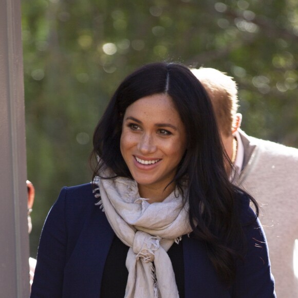 Le prince Harry, duc de Sussex, et Meghan Markle, duchesse de Sussex, enceinte, visitent un pensionnat de jeunes filles à Asni dans le cadre de leur voyage officiel au Maroc, le 24 février 2019.