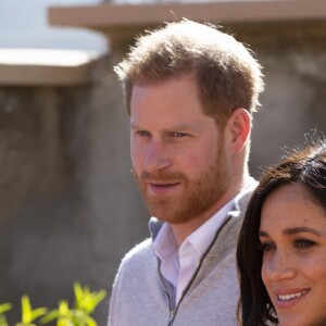 Le prince Harry, duc de Sussex, et Meghan Markle, duchesse de Sussex, enceinte, visitent un pensionnat de jeunes filles à Asni dans le cadre de leur voyage officiel au Maroc, le 24 février 2019.