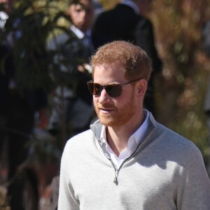 Le prince Harry, duc de Sussex, et Meghan Markle, duchesse de Sussex, enceinte, visitent un pensionnat de jeunes filles à Asni dans le cadre de leur voyage officiel au Maroc, le 24 février 2019.