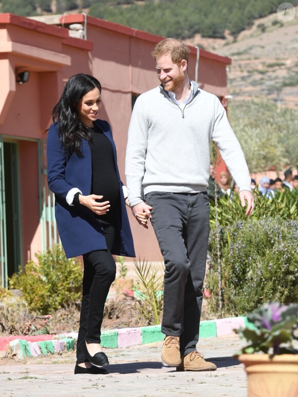 Le prince Harry, duc de Sussex, et Meghan Markle, duchesse de Sussex, enceinte, visitent le "Lycée Qualifiant Grand Atlas" dans le cadre de leur voyage officiel au Maroc, le 24 février 2019.