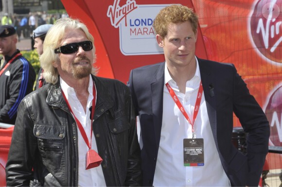 Sir Richard Branson et le prince Harry à l'arrivée du marathon de Londres, le 21 avril 2013.