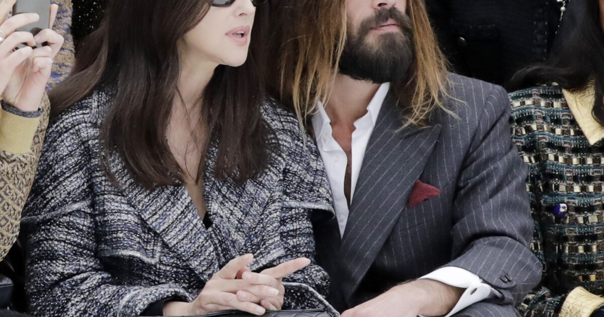 Monica Bellucci main dans la main avec son nouveau compagnon chez
