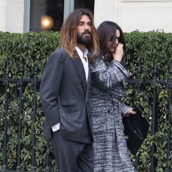 Exclusif - Monica Bellucci et son compagnon Nicolas Lefebvre arrivent au déjeuner Chanel après le défilé lors de la fashion week à Paris, le 5 mars 2019.