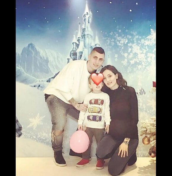 Marco Verratti, Laura Zazzara et leur fils Tommaso. Instagram, le 10 décembre 2017.