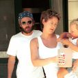 Luke Perry, Minnie Sharp et leurs fils Jack à Los Angeles le 6 août 2000.