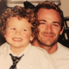 Jack Perry enfant dans les bras de son papa, le regretté Luke Perry.
