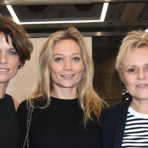 Anne Le Nen, Caroline Vigneaux et Muriel Robin - Vernissage de l'exposition "Quand le masque tombe" de Stéphane de Bourgies sur le toit de la Grande Arche de la Défense, le 12 mars 2019.© Coadic Guirec/Bestimage