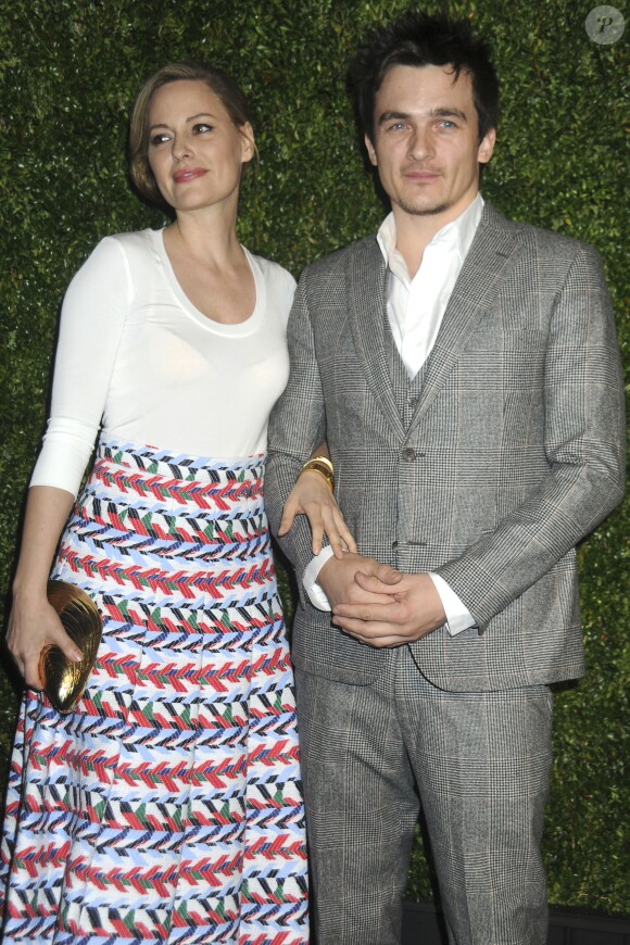 Aimee Mullins et son fiancé Rupert Friend lors de la soirée annuelle "Chanel's Eleventh" lors du Festival du Film de Tribeca à New York, le 8 avril 2016. © Future-Image via ZUMA Press/Bestimage