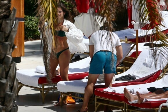Exclusif - James Franco et sa compagne Isabel Pakzad profitent de jolies vacances romantiques sous le soleil de Miami, le 13 mars 2019.