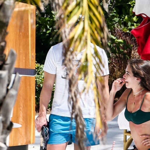 Exclusif - James Franco et sa compagne Isabel Pakzad profitent de jolies vacances romantiques sous le soleil de Miami, le 13 mars 2019.