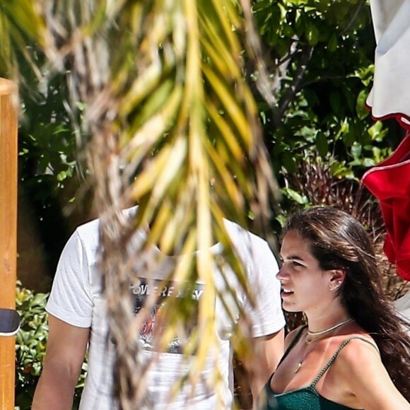 Exclusif - James Franco et sa compagne Isabel Pakzad profitent de jolies vacances romantiques sous le soleil de Miami, le 13 mars 2019.
