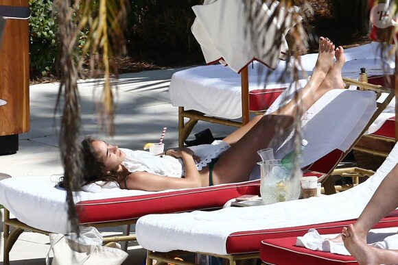 Exclusif - James Franco et sa compagne Isabel Pakzad profitent de jolies vacances romantiques sous le soleil de Miami, le 13 mars 2019.
