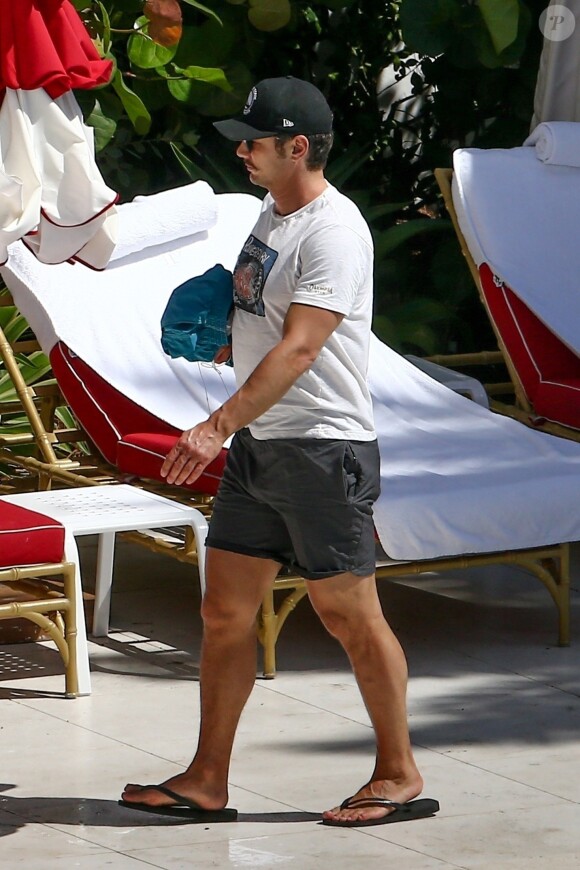 Exclusif - James Franco et sa compagne Isabel Pakzad profitent de jolies vacances romantiques sous le soleil de Miami, le 13 mars 2019.