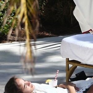 Exclusif - James Franco et sa compagne Isabel Pakzad profitent de jolies vacances romantiques sous le soleil de Miami, le 13 mars 2019.